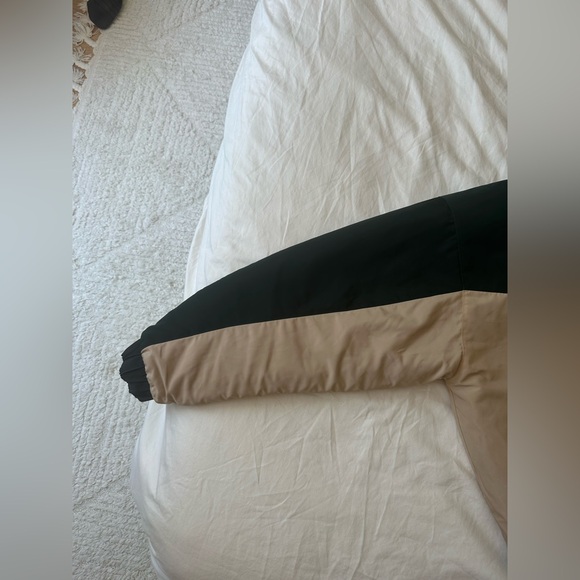 Alo Yoga Duality Reversible Sherpa Jacket - Picture 15 of 16